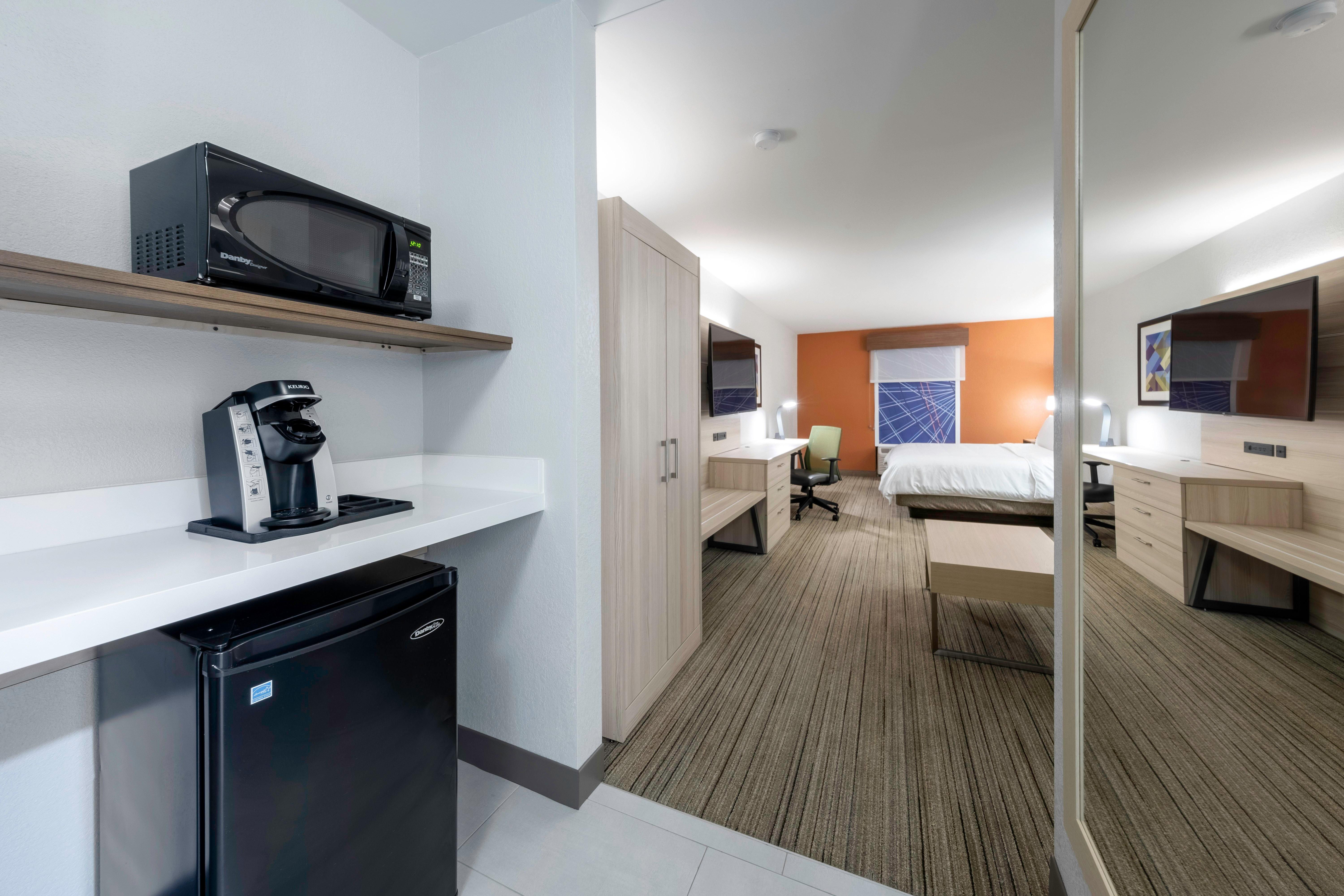Holiday Inn Express Hotel & Suites Petersburg/Dinwiddie By Ihg Exterior foto